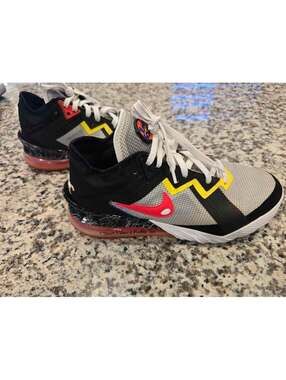 Nike Lebron 18 Low Sylvester vs Tweety Space Jam Men's Size 10.5